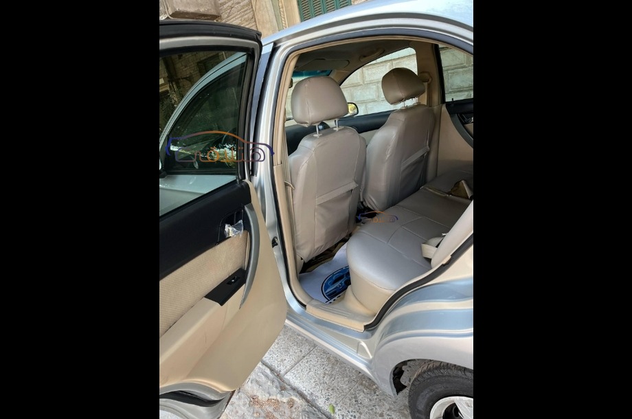 Aveo Chevrolet فضي