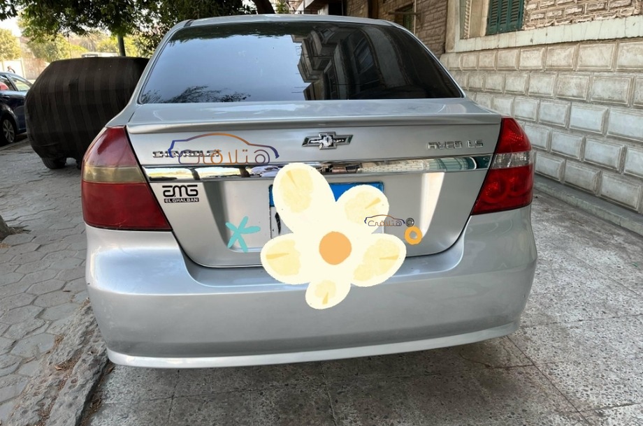 Aveo Chevrolet فضي