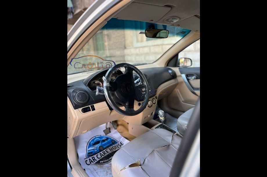 Aveo Chevrolet فضي