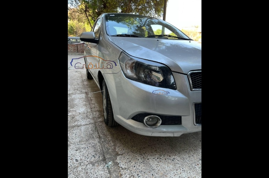Aveo Chevrolet فضي