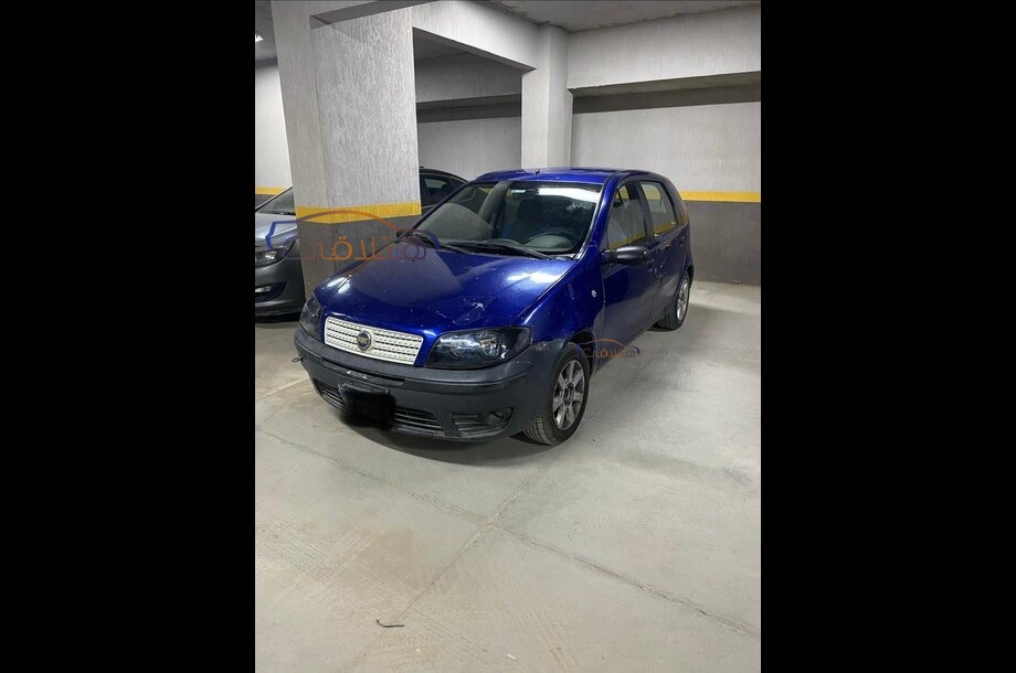 Punto Fiat أزرق
