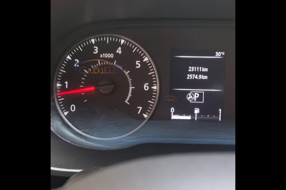 Duster Renault فضي