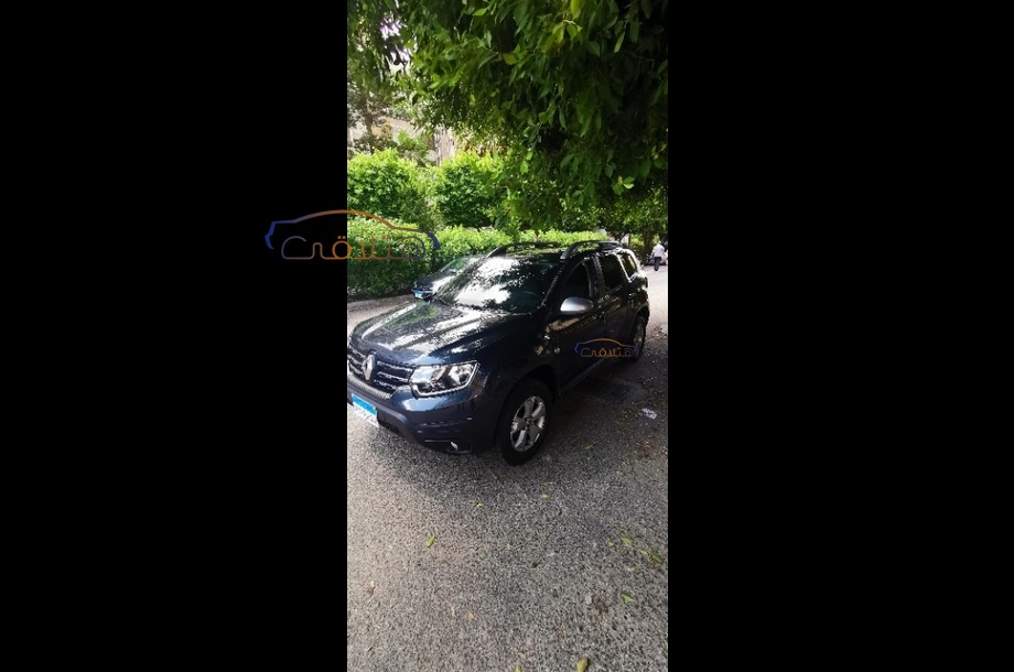 Duster Renault فضي