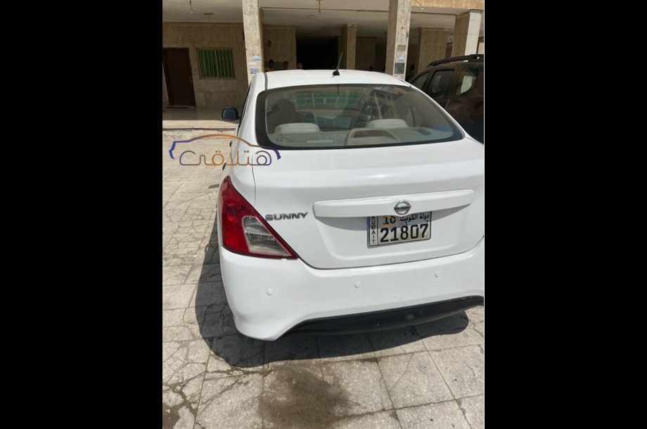 Sunny Nissan أبيض