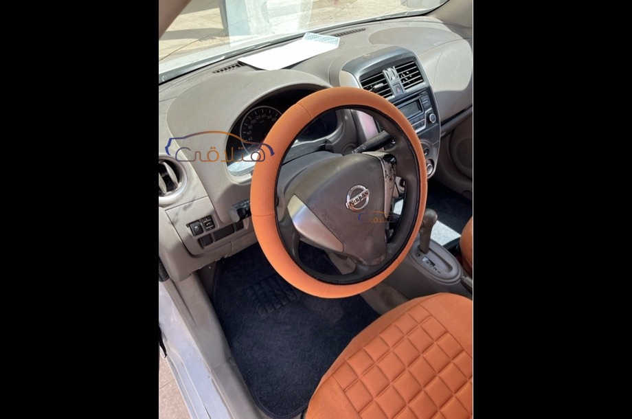 Sunny Nissan أبيض