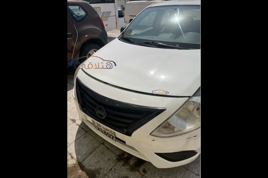 Sunny Nissan أبيض