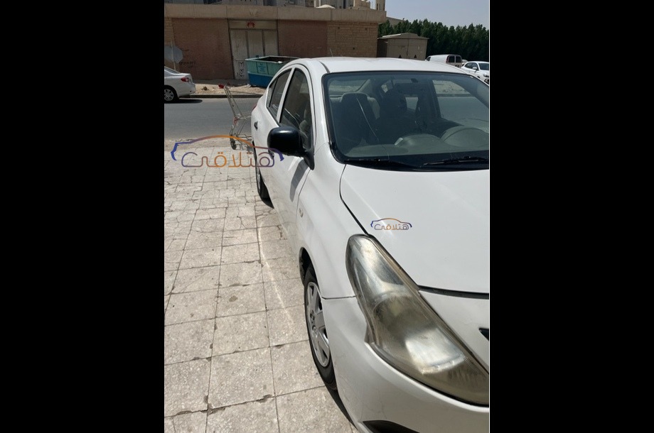 Sunny Nissan أبيض