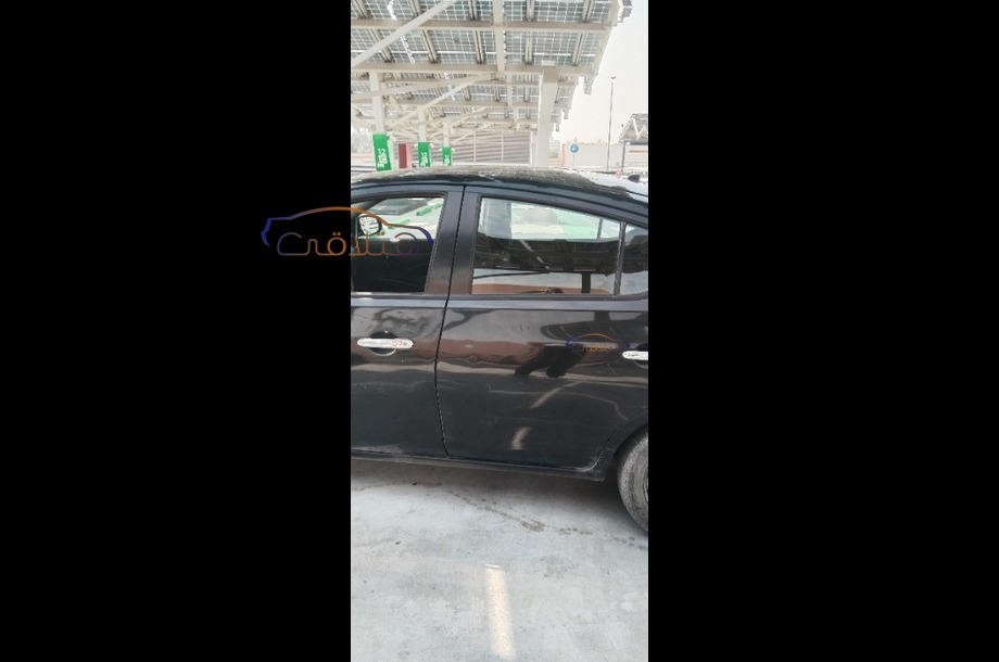 Sunny Nissan أسود