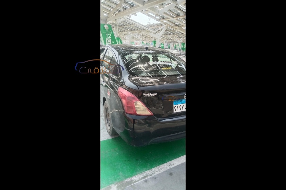 Sunny Nissan أسود