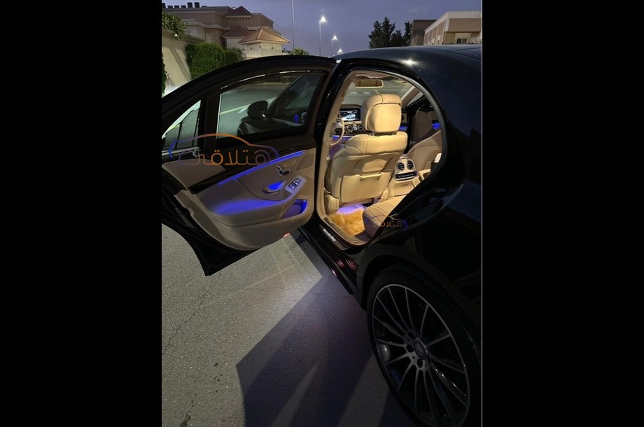 200 Mercedes أسود