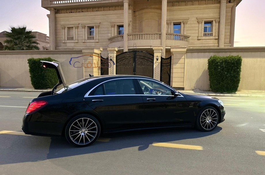 200 Mercedes أسود