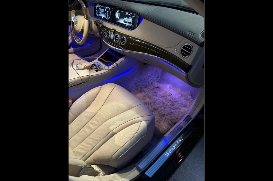 200 Mercedes أسود