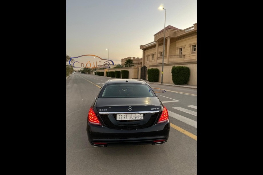 200 Mercedes أسود