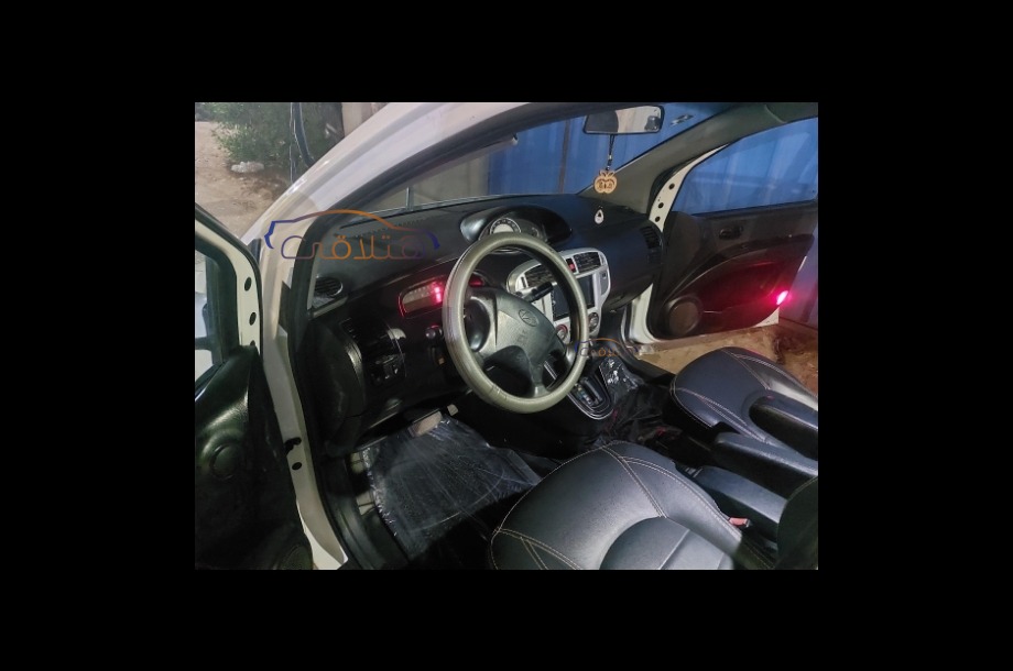 Matrix Hyundai أبيض