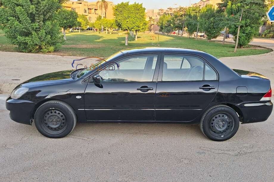 Lancer Puma Mitsubishi أسود