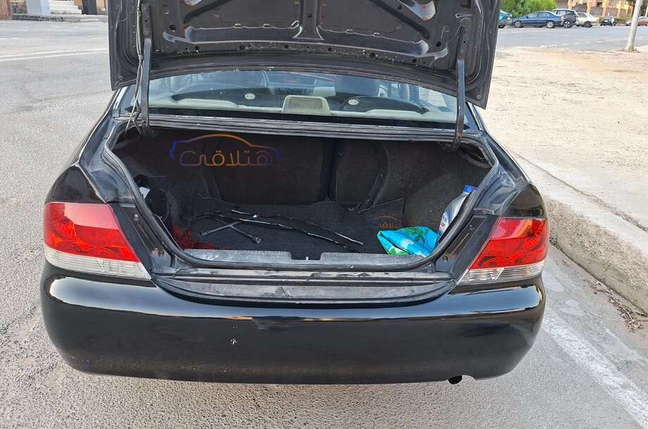 Lancer Puma Mitsubishi أسود