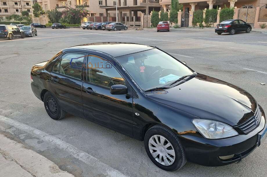 Lancer Puma Mitsubishi أسود