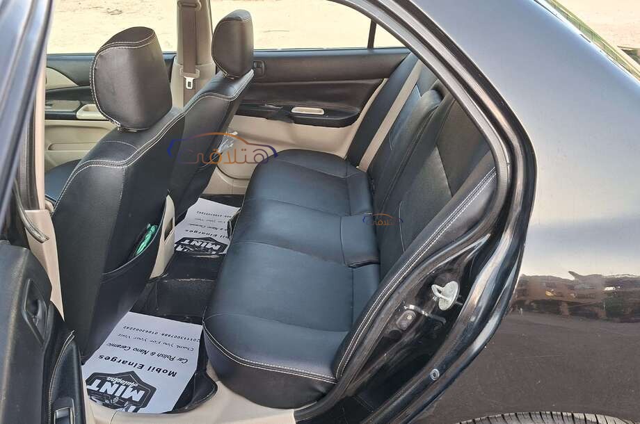 Lancer Puma Mitsubishi أسود