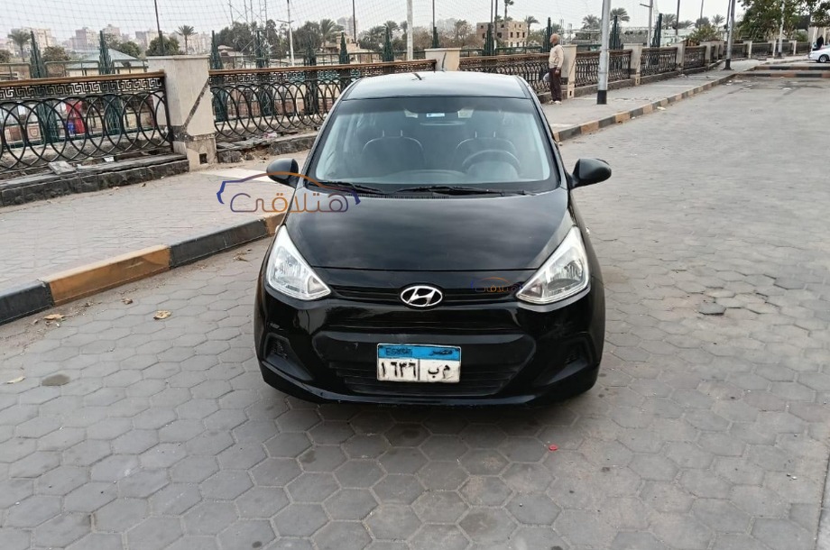 Grand i10 Hyundai أسود