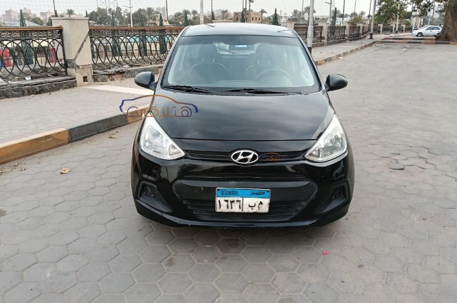 Grand i10 Hyundai أسود