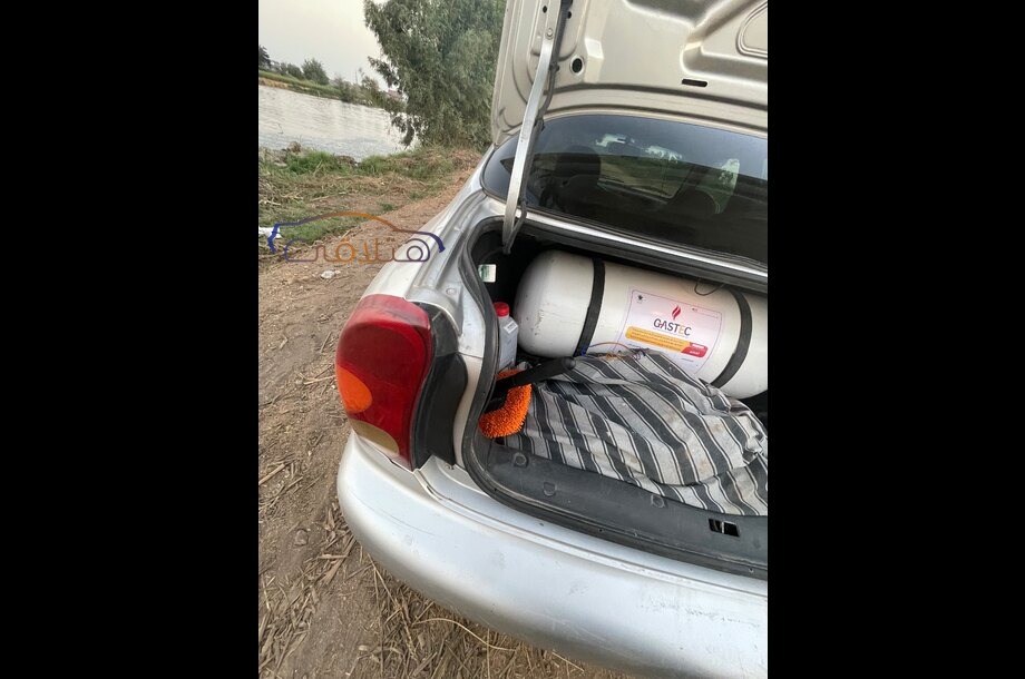 Lanos Chevrolet فضي