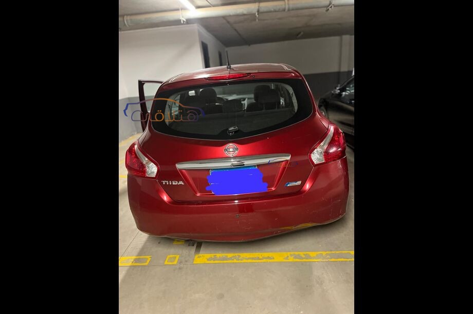 Tiida Nissan احمر
