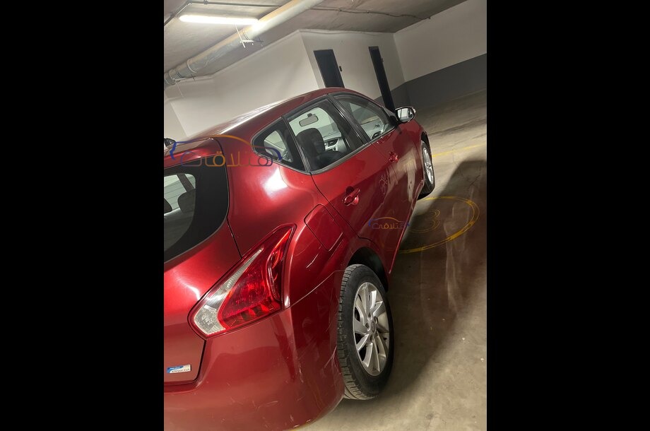 Tiida Nissan احمر