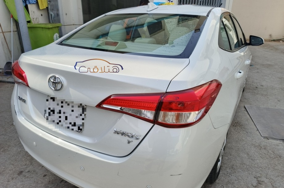 Yaris Toyota أبيض