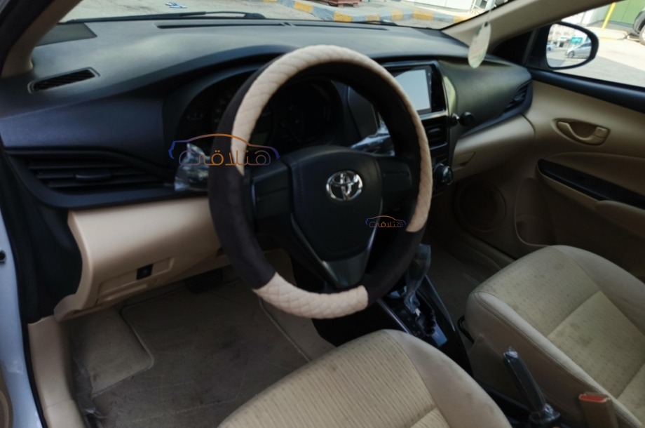 Yaris Toyota أبيض