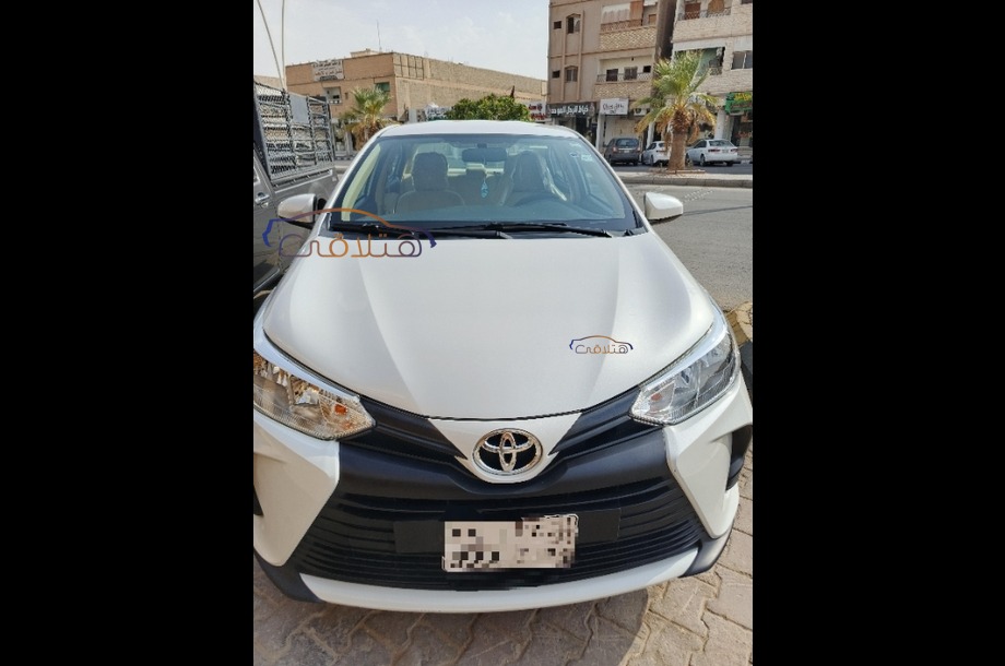 Yaris Toyota أبيض