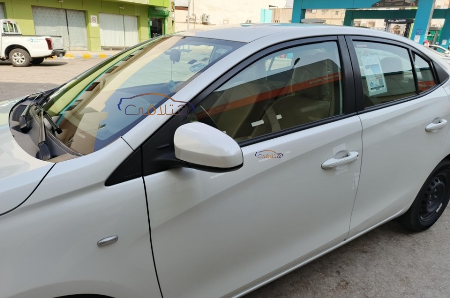 Yaris Toyota أبيض