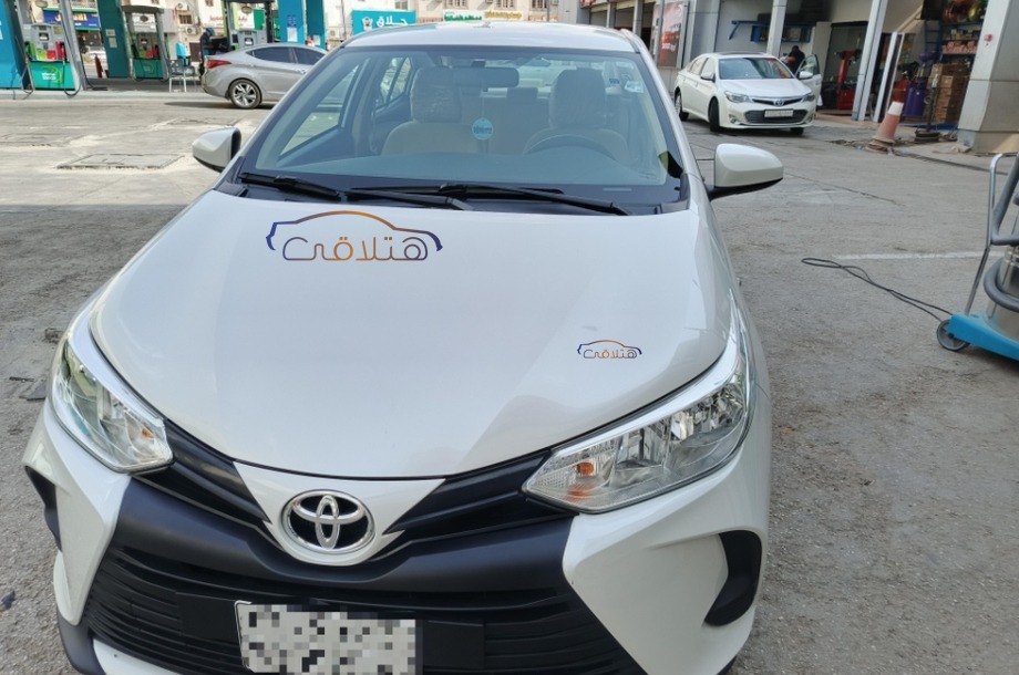Yaris Toyota أبيض