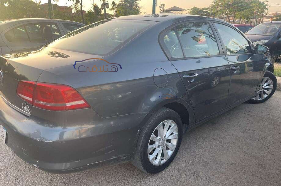 Passat Volkswagen رمادي