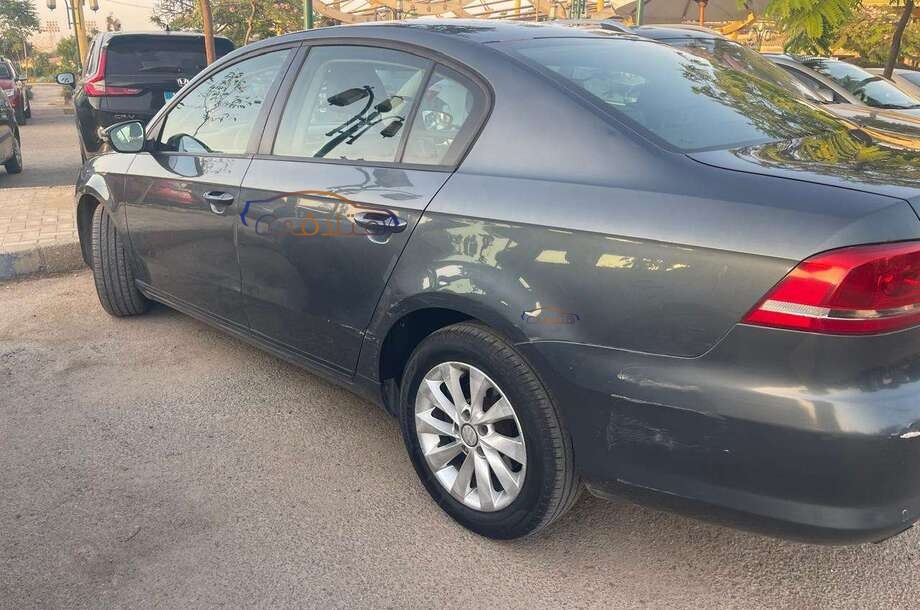 Passat Volkswagen رمادي