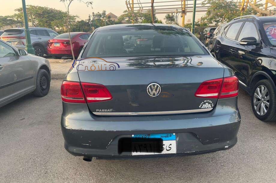 Passat Volkswagen رمادي