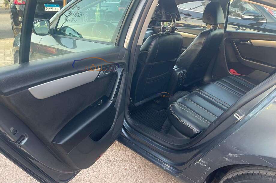 Passat Volkswagen رمادي
