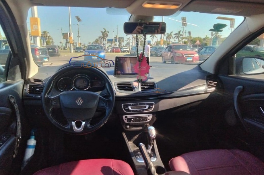 Fluence Renault فضي