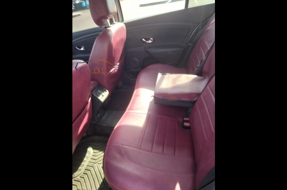 Fluence Renault فضي