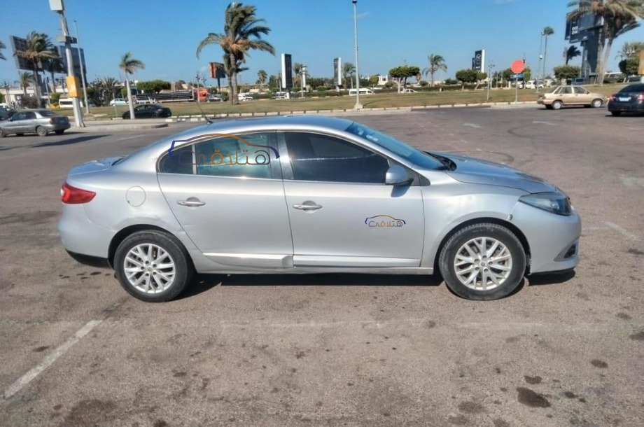 Fluence Renault فضي