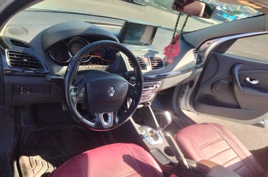 Fluence Renault فضي