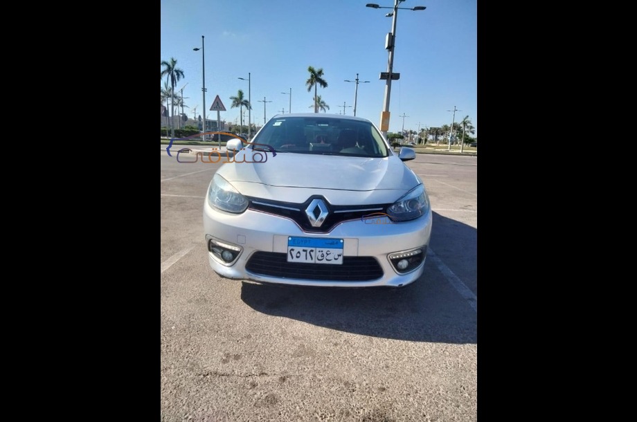 Fluence Renault فضي