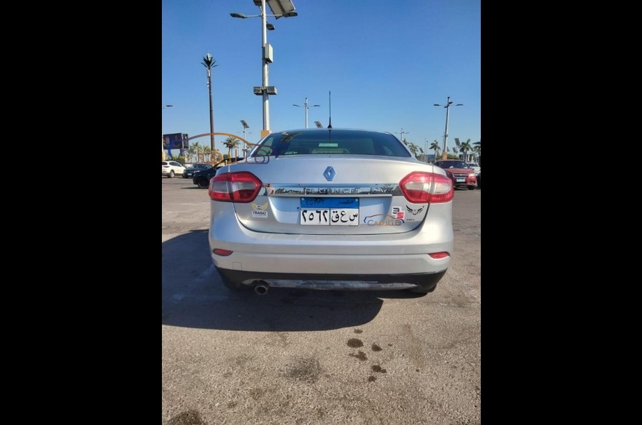 Fluence Renault فضي