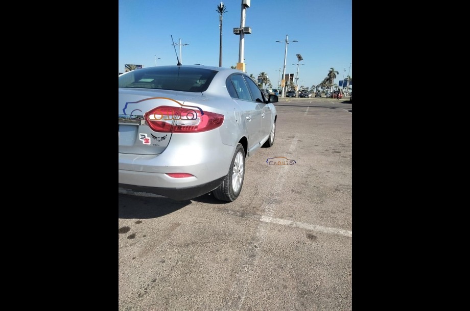 Fluence Renault فضي