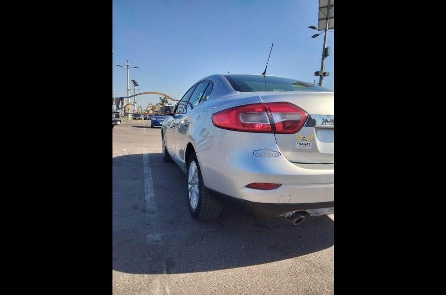 Fluence Renault فضي