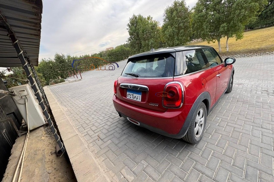 Cooper Mini احمر
