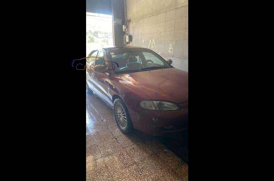 Avante Hyundai احمر غامق