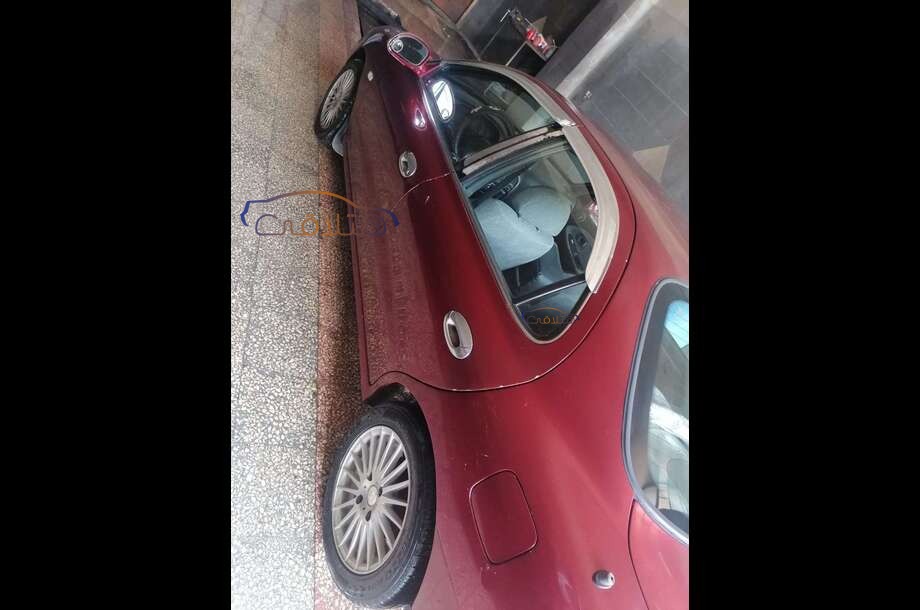 Avante Hyundai احمر غامق