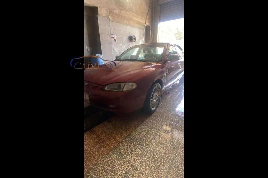 Avante Hyundai احمر غامق