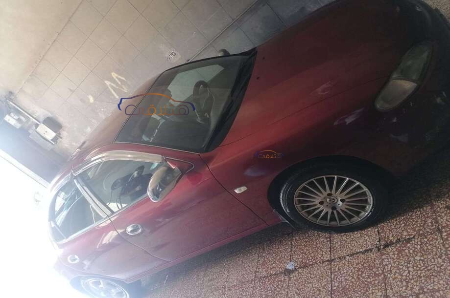 Avante Hyundai احمر غامق