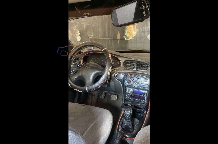 Avante Hyundai احمر غامق